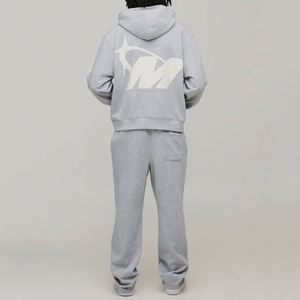 Ensemble de survêtement deux pièces pour homme, gris chiné, avec mini logo, sweat à capuche et pantalon de survêtement, personnalisable, couleur unie - Product Image 2