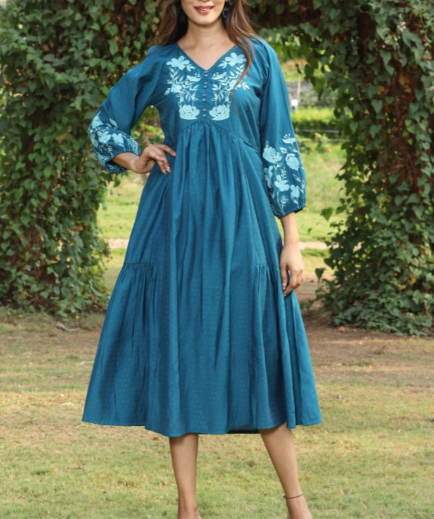 มีสีเขียวขุ่น