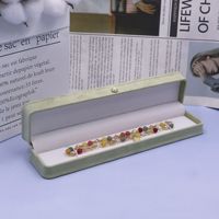 Luxuriöse Hochwertige Grüne Premium-Samt Quadratische Geprägte Maßgefertigte Schmuckverpackungsbox für Ringe, Ohrringe, Perlen und Halsketten