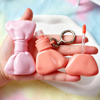 Gloss à lèvres en forme de nœud, corps opaque brillant, flacons à nœud ruban, tons corail et rose, applicateur doe foot floqué, approvisionnement en gros, logo personnalisé, OEM