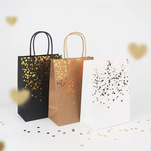 ถุงกระดาษคราฟท์ราคาประหยัด พิมพ์โลโก้สีตามสั่ง ปั๊มร้อน พร้อมหูหิ้วแบบเชือกริบบิ้น สำหรับใส่สินค้าช้อปปิ้ง - Product Image 1