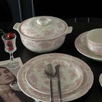 Ensemble de tasses et d'assiettes en céramique à imprimé floral rose européen avec un design en dentelle en relief, ensemble d'assiettes à dîner vintage pour mariage