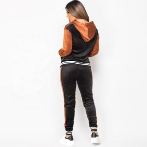 Ensemble de survêtement deux pièces pour femme, collection Hiver 2026, avec sweat-shirt à col et imprimé lettres et pantalon long moulant - Product Image 6
