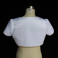 Veste-châle pour enfants en tissu satiné D1336 à manches courtes, ornée de perles cousues