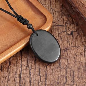 จี้หินชุงไกต์ธรรมชาติรัสเซีย หมุนได้ 360 องศา ป้องกัน EMF ลายหยินหยาง ผลิตในจีน เหมาะสำหรับเป็นของขวัญ - Product Image 5