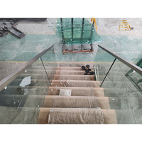 Escalier flottant intérieur sur mesure pour maisons, design moderne en acier au carbone, marches en bois de chêne