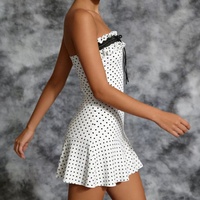 Heißes Mädchenkleid mit Punktemuster, Taillenbetonung, trägerlos, Patchwork-Spitze, süßes kurzes Kleid, ärmelloses Tanktop, schlankmachende Kleidung