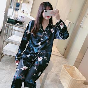 ชุดนอนผ้าซาตินแขนยาว 2 ชิ้น ดีไซน์ใหม่สำหรับผู้ห<span class=keywords><strong>ญ</strong></span>ิง เหมาะสำห<span class=keywords><strong>รั</strong></span>บฤดูใบไม้ร่วง ราคาไม่แพง - Product Image 5