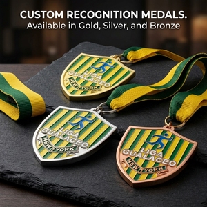 Médaille en métal plaqué or sur le thème de <span class=keywords><strong>New</strong></span> <span class=keywords><strong>York</strong></span> de la ligue Gualaceo - Bouclier personnalisable pour les compétitions de course, les remises de diplômes et les anniversaires - Product Image 5