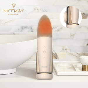 Brosse faciale sonique rechargeable 3 en 1 avec thérapie chauffante pour un nettoyage en profondeur et une revitalisation de la peau - Product Image 6