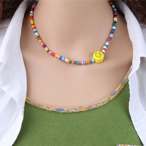 Collier avec visage souriant perlé, pendentif de dessin animé coloré pour femmes, bijoux à la mode, origine Yiwu X3-55661 - Product Image 1
