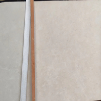 Pierre calcaire blanche naturelle italienne de luxe, couleur crème, avec des veines fossiles subtiles, pour revêtement extérieur et sols.
