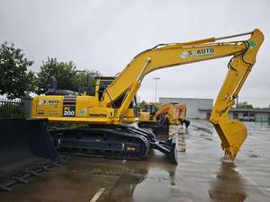 Excavatrice sur chenilles Komatsu PC200-8 d'occasion, 20 tonnes, faible nombre d'heures de travail, d'origine japonaise, pour travaux de construction. - Product Image 4