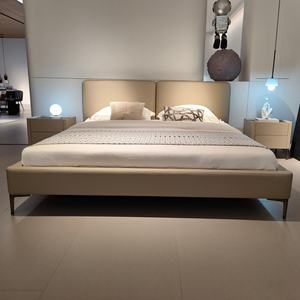 Ensemble de meubles pour chambre à coucher Lit King Size en cuir italien pour couple Lits classiques, modernes et luxueux avec tête de lit - Product Image 4