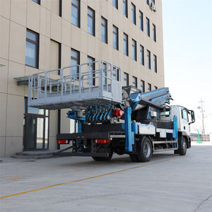 Remplacement d'affiche <span class=keywords><strong>de</strong></span> montage <span class=keywords><strong>de</strong></span> panneau d'affichage publicitaire extérieur et installation d'affichage public à grande échelle chariot élévateur aérien <span class=keywords><strong>de</strong></span> 45m - Product Image 3