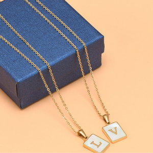 Collana con Ciondolo a Lettera A-Z in Acciaio Inossidabile Placcato <span class=keywords><strong>Oro</strong></span> 18K, Catena con Conchiglia Bianca, Unisex, Stile Semplice ed Elegante, Vendita all'Ingrosso - Product Image 6