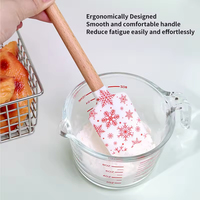 Ustensiles de cuisine et gadgets pour la maison : Spatule en silicone, fouet, rouleau à pâtisserie et accessoires pour la cuisson des biscuits – Collection Noël