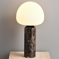 Lampe de table LED électrique moderne de style nordique, abat-jour en verre marbré naturel, base E26, lumière blanc chaud 2700K, pour chambre et salon