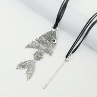 Collier Long en cuir noir Vintage en forme de poisson pour femmes, bijoux gothiques