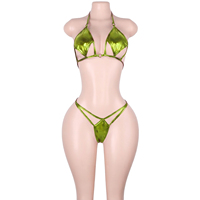 Tenue de club exotique personnalisée : Lingerie en maille transparente deux pièces avec détails métalliques ajourés, hauts licou et string