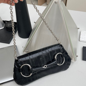 Sac à bandoulière en cuir verni effet alligator avec chaîne, poignée simple, noir, sac à main pour femme pour usage quotidien - Product Image 1