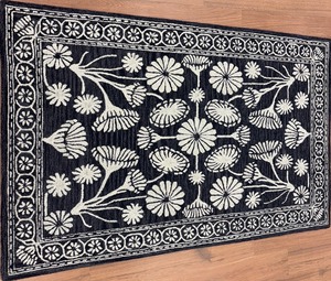 พรมขนสัตว์ทอมือลายดอกไม้สีกรมท่า ดีไซน์ทันสมัย ลายพฤกษศาสตร์ นุ่ม พรีเมียม ซักได้ สำหรับปูพื้นห้องนั่งเล่น ห้องนอน และบ้าน - Product Image 3