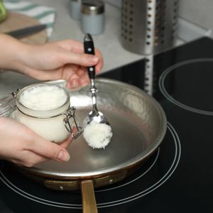 <span class=keywords><strong>Huile</strong></span> <span class=keywords><strong>de</strong></span> Coco Vierge Biologique 100% Pure Pressée à Froid, Végane, Qualité Alimentaire, 1L, pour Cuisson, <span class=keywords><strong>Friture</strong></span> et Grillades, Marque Blanche - Product Image 4