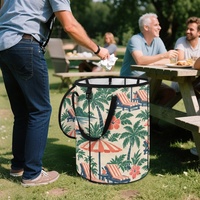 Poubelle extérieure pliable personnalisée avec chaises de resort, motif îles du Pacifique, couvercle zippé et poignées de transport