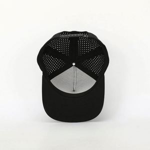 Casquette Snapback Hip-Hop Noire Personnalisée à 5 Panneaux avec Logo Brodé, Casquette de Sport à Visière Plate avec Trous Découpés au Laser, Vente en Gros - Product Image 6