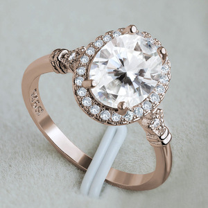 Elegante anello ovale con pietra bianca per donna, tono rosa, design scintillante intarsiato, gioielli alla moda - Product Image 2