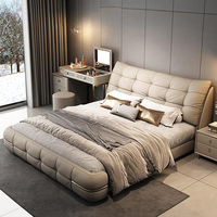 Meubles de chambre à coucher en cuir de luxe italien moderne, cadre de lit double king size capitonné et rembourré, rangement, adapté aux appartements
