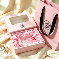 Boîte à perruques rigide haut de gamme personnalisée avec logo, fenêtre transparente en PVC et doublure en satin, emballage en gros pour perruques et mèches de cheveux naturels