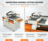 Machine de découpe CNC compacte à couteau vibrant pour la découpe de vinyle, d'autocollants et de lettrage publicitaire en atelier.