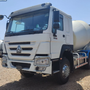 Nouvel arrivage : Camion malaxeur à béton d'occasion 8x4, châssis HOWO, superstructure SANY, 900 heures de fonctionnement, moteur 12000KG, en stock - Product Image 3