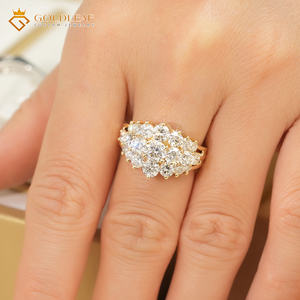 Bague de fiançailles classique en or 14 carats avec diamant de laboratoire rond brillant DEF VVS 3 carats certifié IGI Goldleafgem - Product Image 3