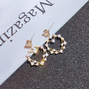Orecchini pendenti Sweet Cool Heart con zirconi, gioielli da donna con perle finte, adatti a tutti gli stili - Product Image 1