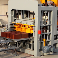 Machine de fabrication de blocs entièrement automatique QT15-15 pour blocs creux en béton et ciment