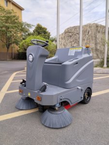 Nouveau balayeuse-essoreuse électrique rotative autoportée pour le nettoyage à l'eau froide des hôtels et des imprimeries - Product Image 3