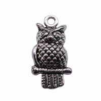 Pendentif Chouette sur Branche 21x11mm en Alliage de Zinc Argent Vieilli pour Collier Thème Forêt