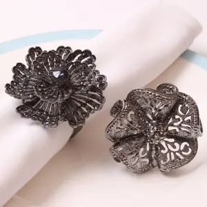 2024 dekorasi Natal baru terlaris berlian buatan Aloi modis indah cincin serbet bunga mawar hitam untuk pernikahan merekrut