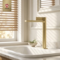 Robinet mélangeur moderne de luxe en laiton massif, finition or brossé, à poignée unique, pour lavabo de salle de bain, avec cartouche en céramique