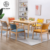 Table et chaises de maison d'allaitement nordique de bonne qualité et à bas prix, fauteuil de salle à manger en bois de couleur personnalisée