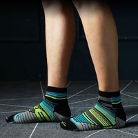 Chaussettes athlétiques à compression rembourrées Chaussettes de course ultra-légères à rayures Micro Crew pour homme