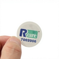 Étiquette adhésive RFID |   Étiquettes autocollantes RFID en PET durables et imperméables pour la gestion des enregistrements de présence en conférence, impression recto simple