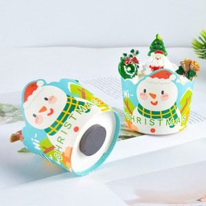 Imán de nevera 3D de PU con diseño de magdalena navideña, muñeco de nieve, Papá Noel y hojas de ajenjo - Product Image 2