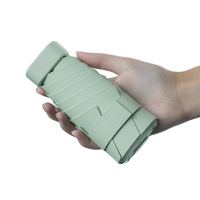 Parapluie pliant portable mini 6K anti-UV pour la pluie et le soleil, idéal pour la randonnée, les voyages et les activités de plein air, pour femmes, avec boîte cadeau colorée