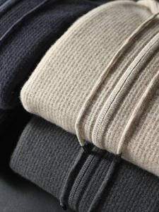 <span class=keywords><strong>Cardigan</strong></span> di Lusso da Uomo in Cashmere Sostenibile <span class=keywords><strong>con</strong></span> Cappuccio e Zip, Lavorato a Maglia in Lana, Tracciabile, <span class=keywords><strong>con</strong></span> Decorazione a <span class=keywords><strong>Cerniera</strong></span>, Personalizzabile per l'Autunno e l'Inverno - Product Image 3