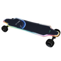 Skateboard électrique à quatre roues personnalisé de haute qualité avec moteur double, longboard et télécommande