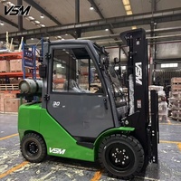 Chariot élévateur contrepoids VSM XF 3,0 tonnes CE Euro 5, haute capacité de levage, fiable, pour quais de chargement et entrepôts.