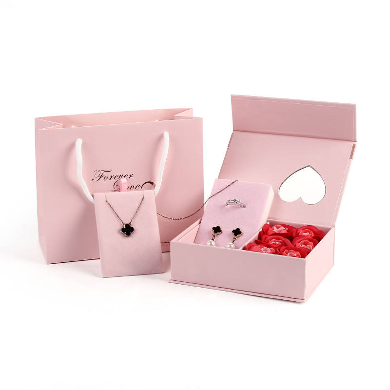 กระเป๋าถือสีชมพู